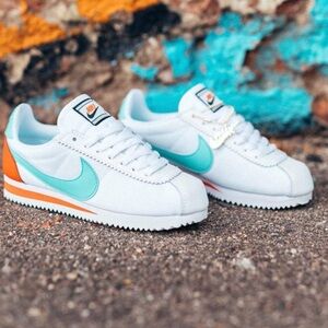 Nike Wmns Classic Cortez Premium 'Light Aqua' size 8